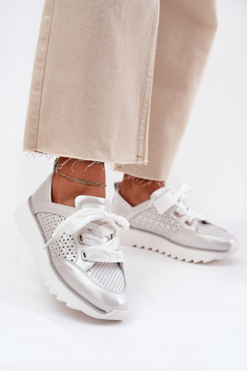 Piel Zapatillas modelo zapatos. Femenino con una plataforma D&A LR51-796 color plata