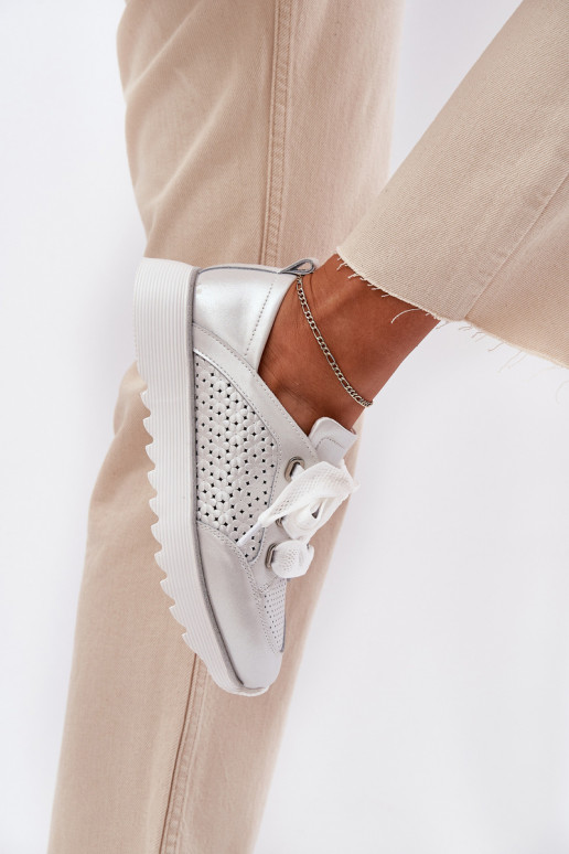 Piel Zapatillas modelo zapatos. Femenino con una plataforma D&A LR51-796 color plata