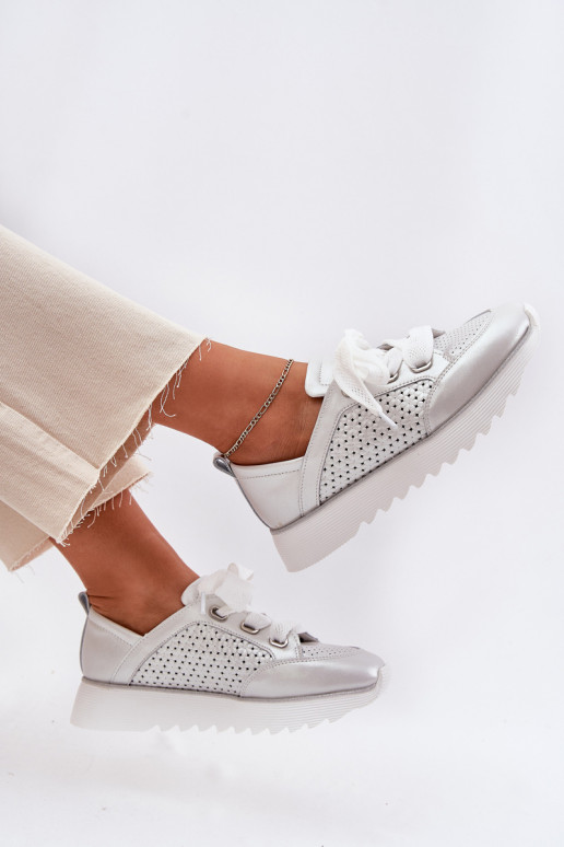 Piel Zapatillas modelo zapatos. Femenino con una plataforma D&A LR51-796 color plata