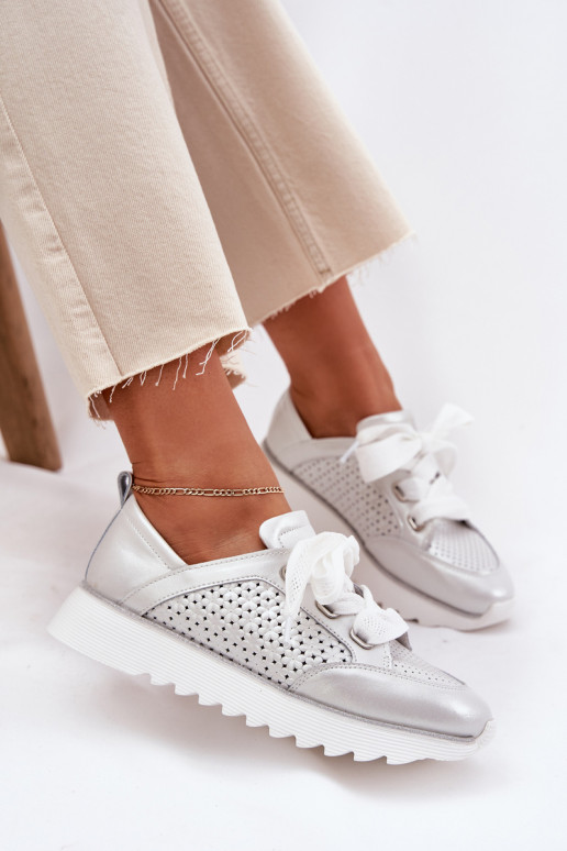 Piel Zapatillas modelo zapatos. Femenino con una plataforma D&A LR51-796 color plata