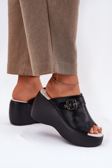 Zapatillas de cuero Femenino con una plataforma I Koturnie con hebillas S.Barski LR51-542 de color negro