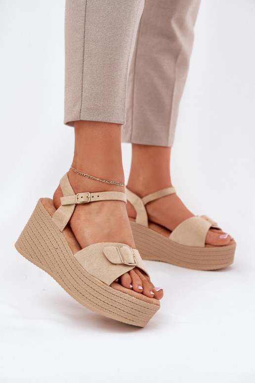 Sandalias de mujer en una cuña con hebillas de color caqui Liniella Sandalias de mujer en una cuña con hebillas de color caqui Liniella