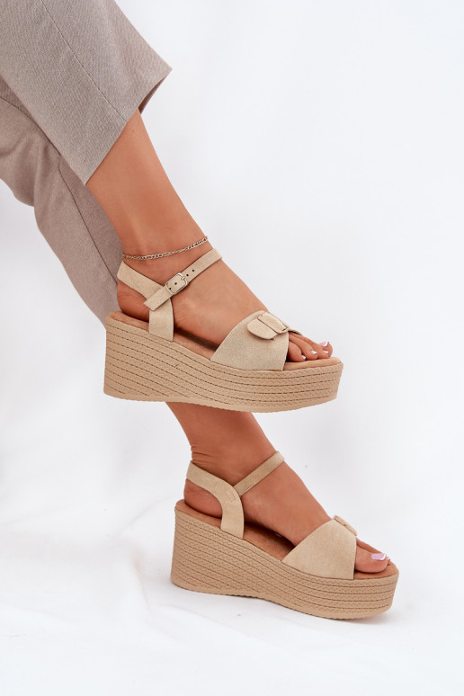Sandalias de mujer en una cuña con hebillas de color caqui Liniella Sandalias de mujer en una cuña con hebillas de color caqui Liniella