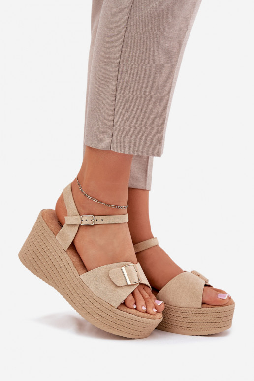 Sandalias de mujer en una cuña con hebillas de color caqui Liniella Sandalias de mujer en una cuña con hebillas de color caqui Liniella
