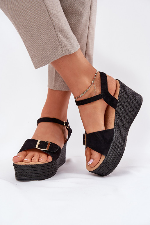 Sandalias de mujer en una cuña con hebillas de color negro Liniella Sandalias de mujer en una cuña con hebillas de color negro Liniella
