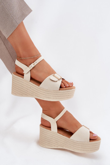 Sandalias de mujer en una cuña con hebillas beige Liniella