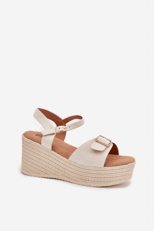 Sandalias de mujer en una cuña con hebillas beige Liniella Sandalias de mujer en una cuña con hebillas beige Liniella