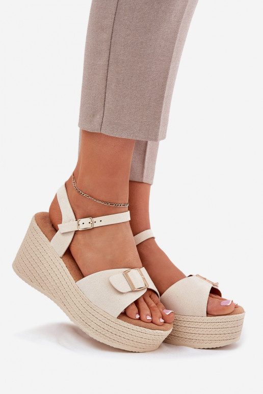 Sandalias de mujer en una cuña con hebillas beige Liniella Sandalias de mujer en una cuña con hebillas beige Liniella