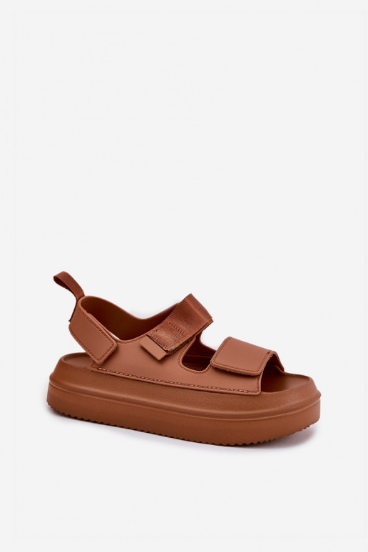Sandalias de mujer con una plataforma Z con cierre adhesivoami color marrón Nitepira Sandalias de mujer con una plataforma Z con cierre adhesivoami color marrón Nitepira