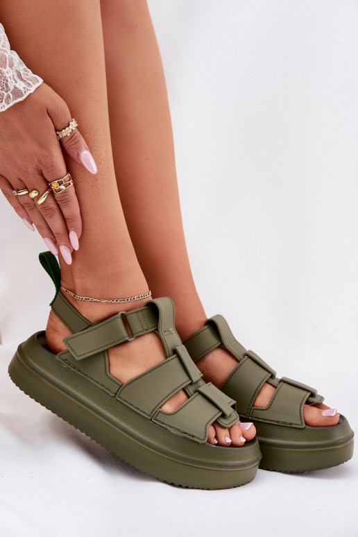 Sandalias de mujer con una plataforma color verde Nitavelia