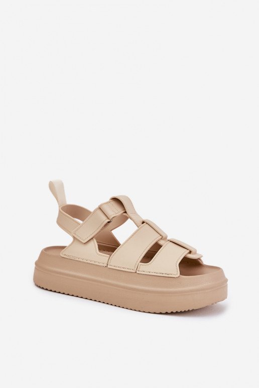 Sandalias de mujer con una plataforma beige Nitavelia