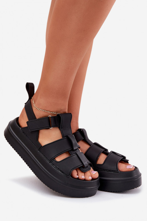Sandalias de mujer con una plataforma de color negro Nitavelia