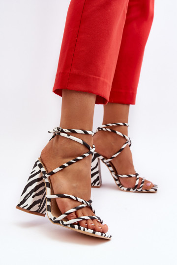 Sandalias elegantes de tacón alto en blanco y negro, "Josette"