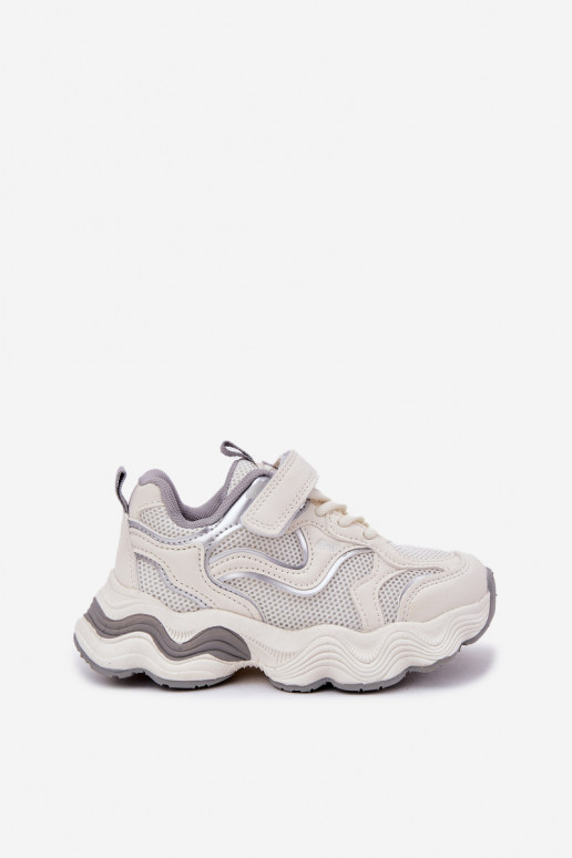 Zapatillas modelo zapatos. Infantil Sobre una suela gruesa el color blanco Lianees