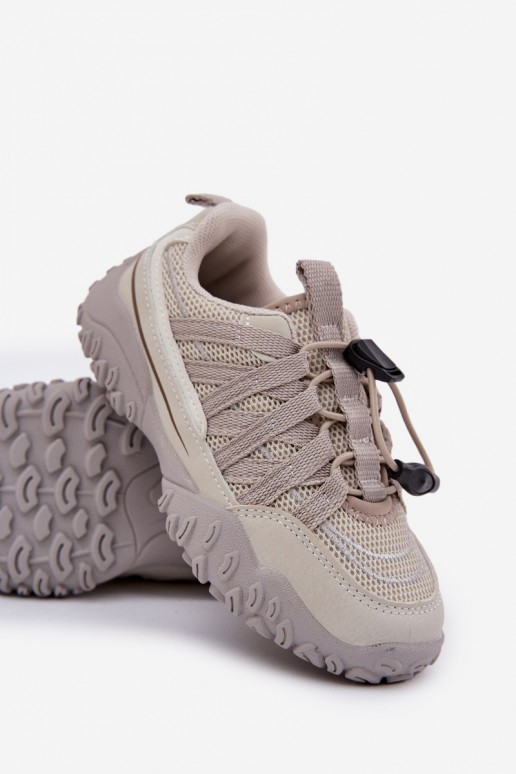 Zapatillas modelo zapatos. Infantil con cierre a presión color marfil Activadonelita