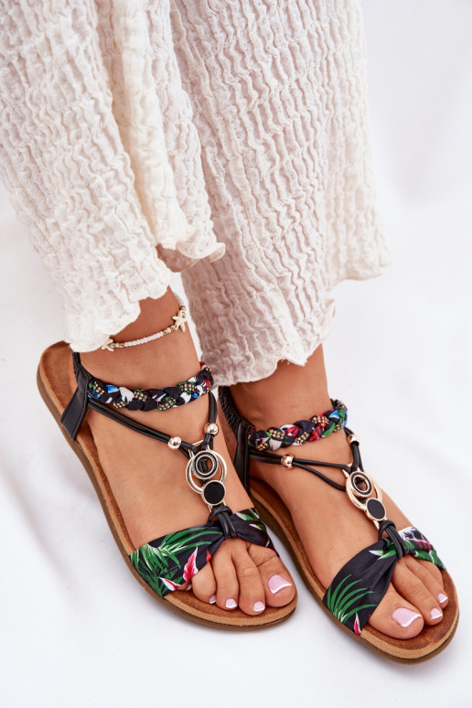 Sandalias planas para mujer. Z Plecionymi Tirasem y decoracion Artiker 56C1318 de color negro Sandalias planas para mujer. Z Plecionymi Tirasem y decoracion Artiker 56C1318 de color negro