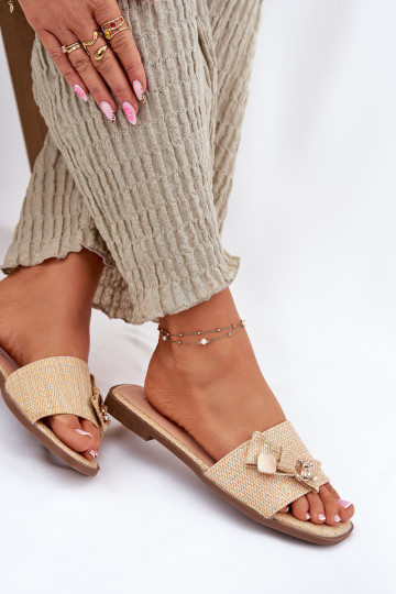 Zapatillas de mujer de color arena con tacones anchos y moños, "Sallariela"