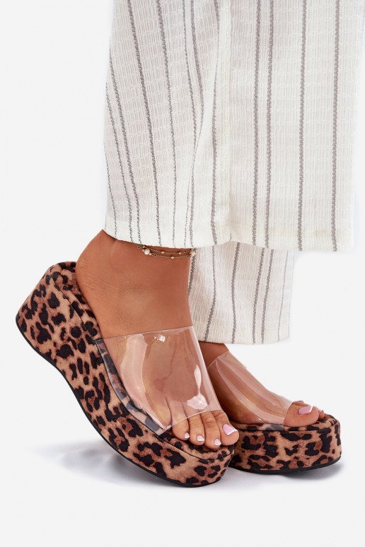zapatillas de mujer Z Transparentnym Tirasem en una cuña con estampados de piel de leopardo Meltiana