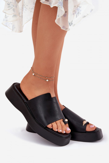 zapatillas de mujer con una plataforma Con decoraciones Detalem de color negro Linosea 2