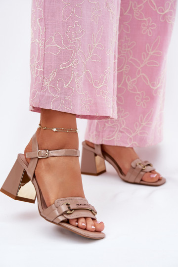 Piel Sandalias lacadas para mujer. con tacones beige Mevonelle