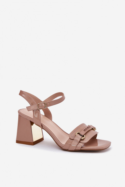 Piel Sandalias lacadas para mujer. con tacones beige Mevonelle
