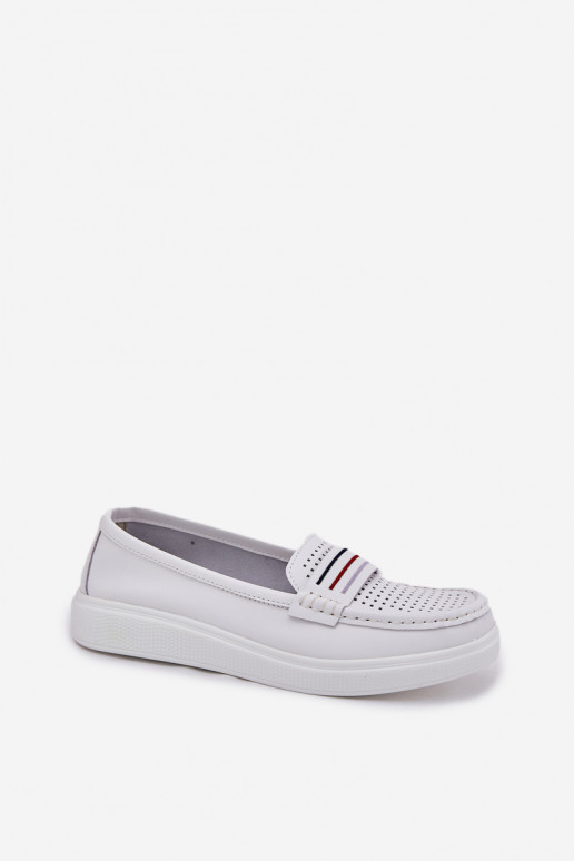 Piel mocasines de mujer el color blanco Dovema