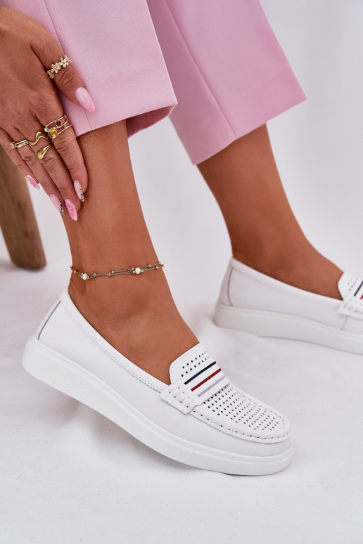 Piel mocasines de mujer el color blanco Dovema