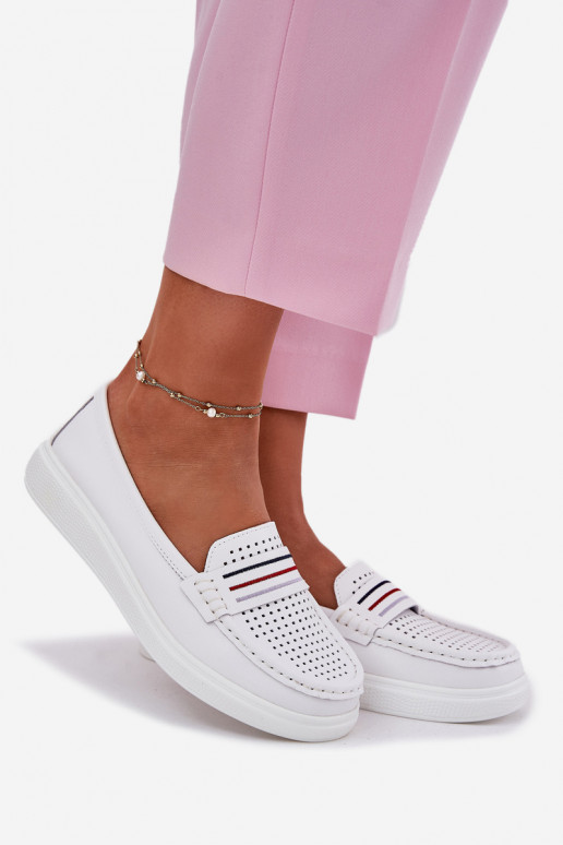 Piel mocasines de mujer el color blanco Dovema