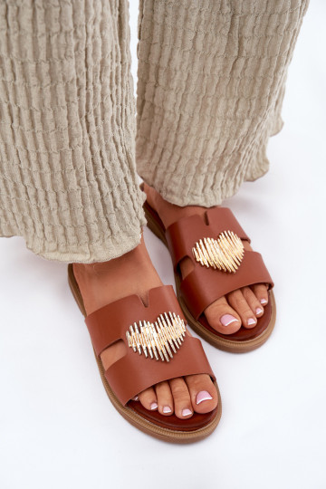 zapatillas de mujer con tacones anchos con detalles dorados color marrón Karinma 2