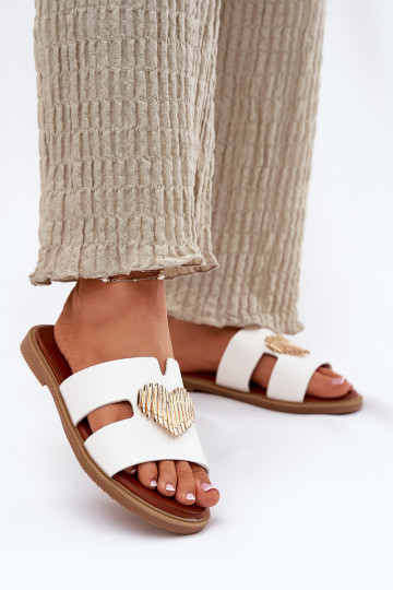 zapatillas de mujer con tacones anchos con detalles dorados el color blanco Karinma 2