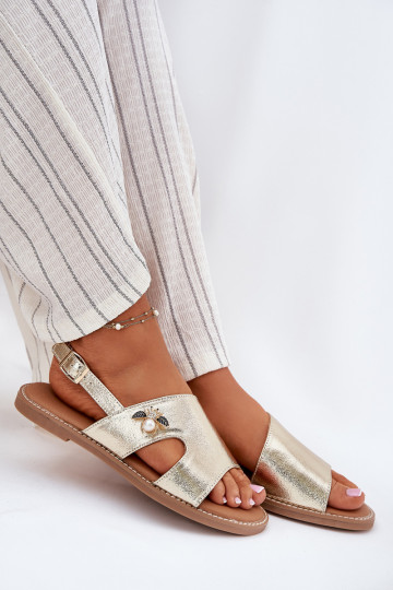 Sandalias planas para mujer. Con decoraciones Detalem Vinceza 17378 color dorado