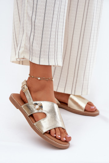 Sandalias planas para mujer. Con decoraciones Detalem Vinceza 17378 color dorado 2
