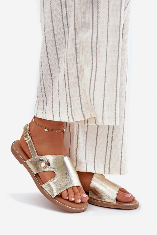 Sandalias planas para mujer. Con decoraciones Detalem Vinceza 17378 color dorado