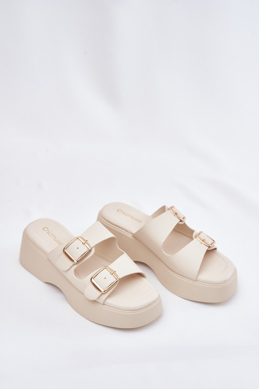 zapatillas de mujer en una cuña y plataforma con hebillas color marfil Nitarelia