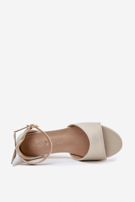 con brillo sandalias Infantil En un tacón bajo color dorado Ainare