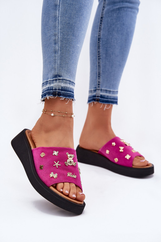 Zapatillas de ante para mujer. Z Przypinkami Vinceza 66741 color rosa Zapatillas de ante para mujer. Z Przypinkami Vinceza 66741 color rosa