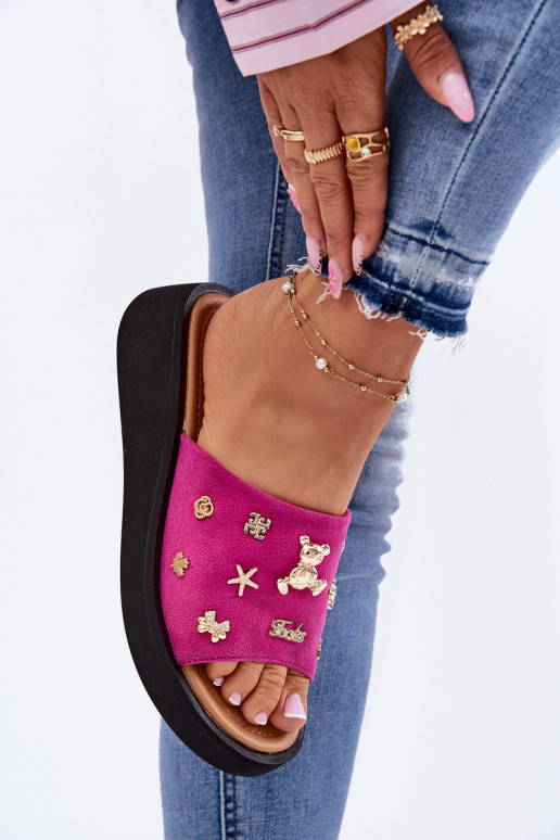 Zapatillas de ante para mujer. Z Przypinkami Vinceza 66741 color rosa Zapatillas de ante para mujer. Z Przypinkami Vinceza 66741 color rosa