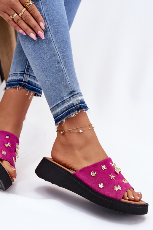 Zapatillas de ante para mujer. Z Przypinkami Vinceza 66741 color rosa Zapatillas de ante para mujer. Z Przypinkami Vinceza 66741 color rosa