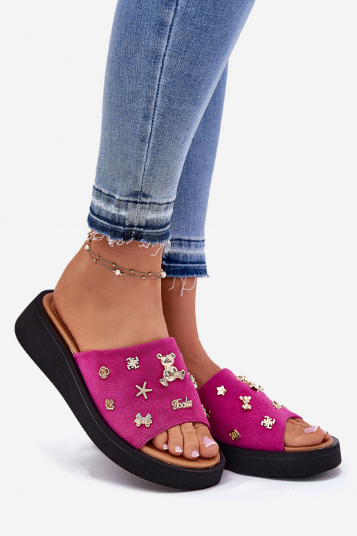 Zapatillas de ante para mujer. Z Przypinkami Vinceza 66741 color rosa Zapatillas de ante para mujer. Z Przypinkami Vinceza 66741 color rosa