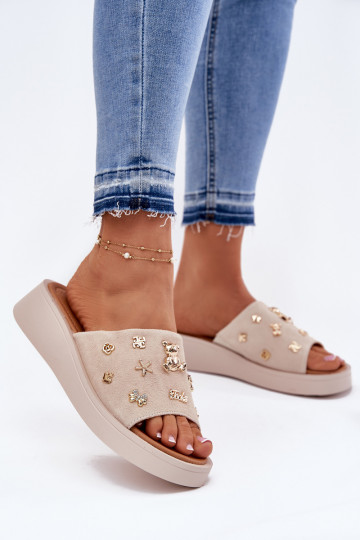 Chanclas elegantes de mujer de color negro con plataforma y detalles dorados, Vinceza 62229