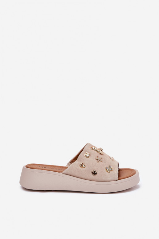 Zapatillas de ante para mujer. Z Przypinkami Vinceza 66741 beige Zapatillas de ante para mujer. Z Przypinkami Vinceza 66741 beige