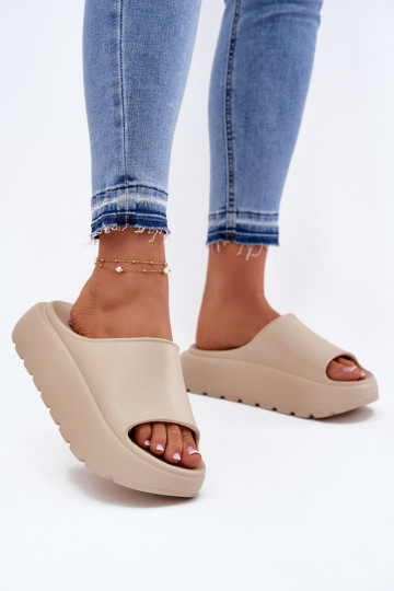 Zapatillas ligeras de mujer color arena con plataforma, "Xalvania"
