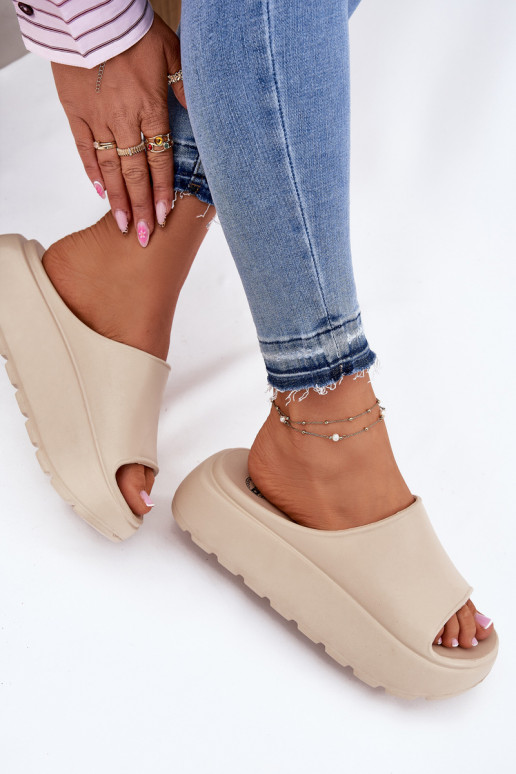 Zapatillas ligeras zapatillas de mujer con una plataforma beige Xalvania