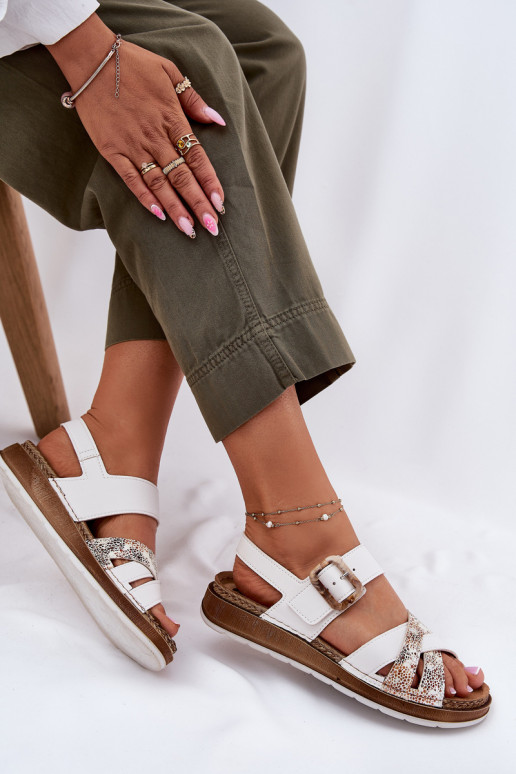Sandalias de mujer con hebillas Inblu GS000056 el color blanco Sandalias de mujer con hebillas Inblu GS000056 el color blanco