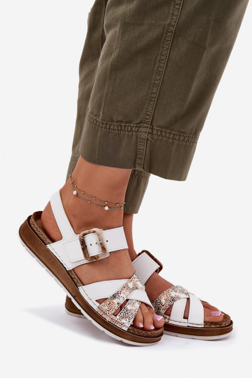 Sandalias de mujer con hebillas Inblu GS000056 el color blanco Sandalias de mujer con hebillas Inblu GS000056 el color blanco