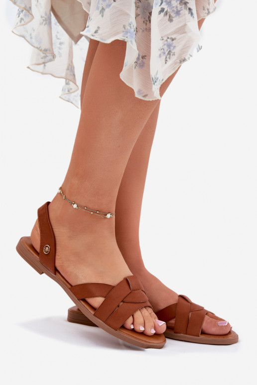 Sandalias planas para mujer. de cuero ecológico color marrón Illoria