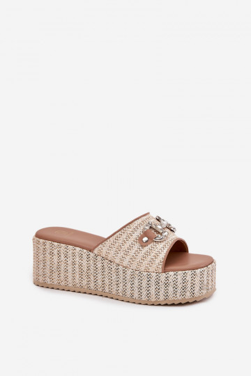 Zapatillas de mujer con plataforma y elementos trenzados y decoración Isolene color arena 2
