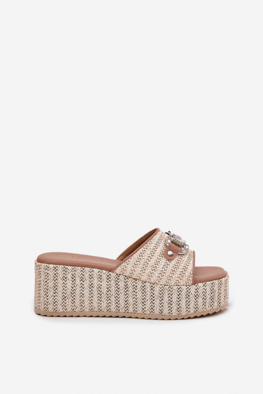 zapatillas de mujer en una cuña Con Trenza y decoracion beige Isolene