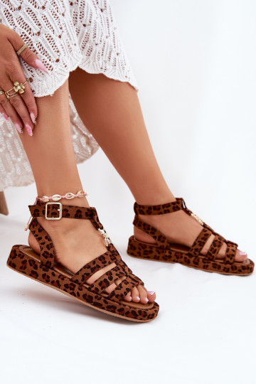 Sandalias de mujer con plataforma y detalles en color dorado Kartia con estampado de leopardo