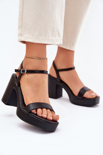 Sandalias de mujer de piel sintética con tacones Lillita color negro
